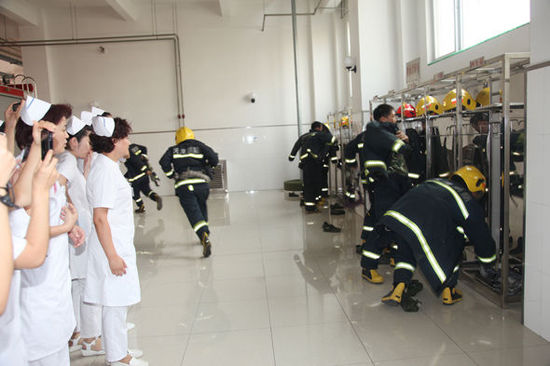 安全防范记心间 武警医学院附院护士到消防部队学习消防知识