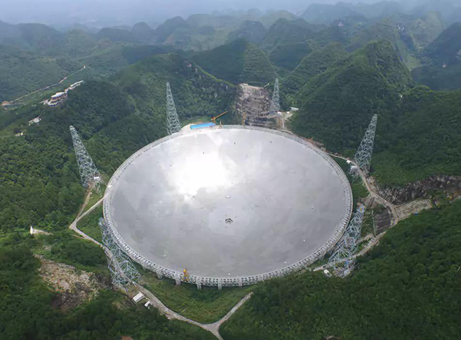中国天眼首次探测到“宇宙深处的神秘射电信号