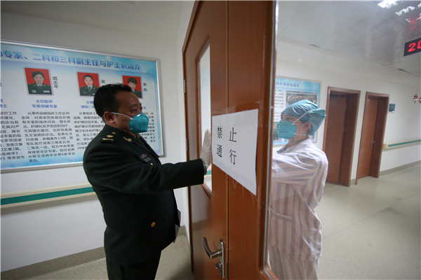 记奋战在抗疫一线的解放军总医院第五医学中心吴丹、顾风军