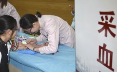 天津医学生进行骨髓造血干细胞采集