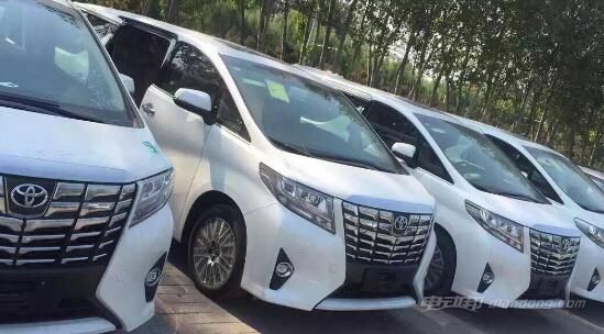 2016新款丰田阿尔法7座商务车车型