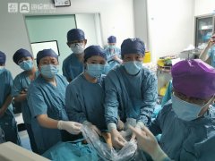 胶东地区首例！青岛妇女儿童医院成功开展双胎选择性成长受限射频消融治疗术，患者昨日已出院