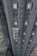 国内首部！武隆天生三桥360度旋转电梯建成 惊险