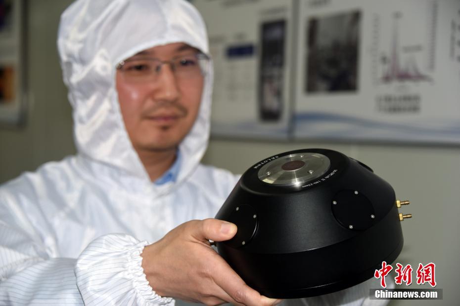 中国研制成功世界首台过滤板分辨力最高紫外超分辨光