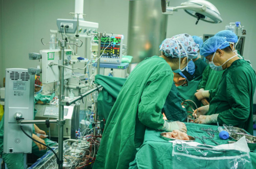 黔江区成功开实验室用搅拌机展心脏外科手术