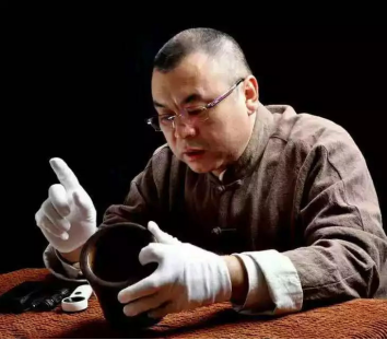 中国收藏家协会古典家具委员会副秘书长王连勤